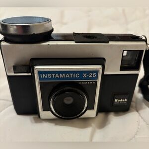 Vintage 70s Kodak Instamatic X-25 Camera